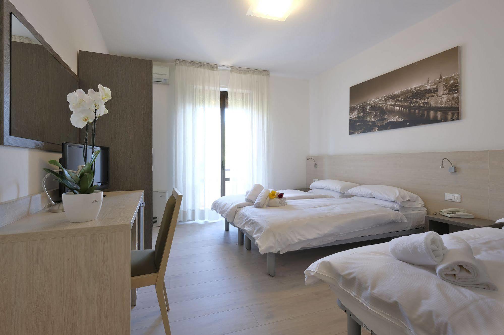 ורונה Hotel Gelmini מראה חיצוני תמונה